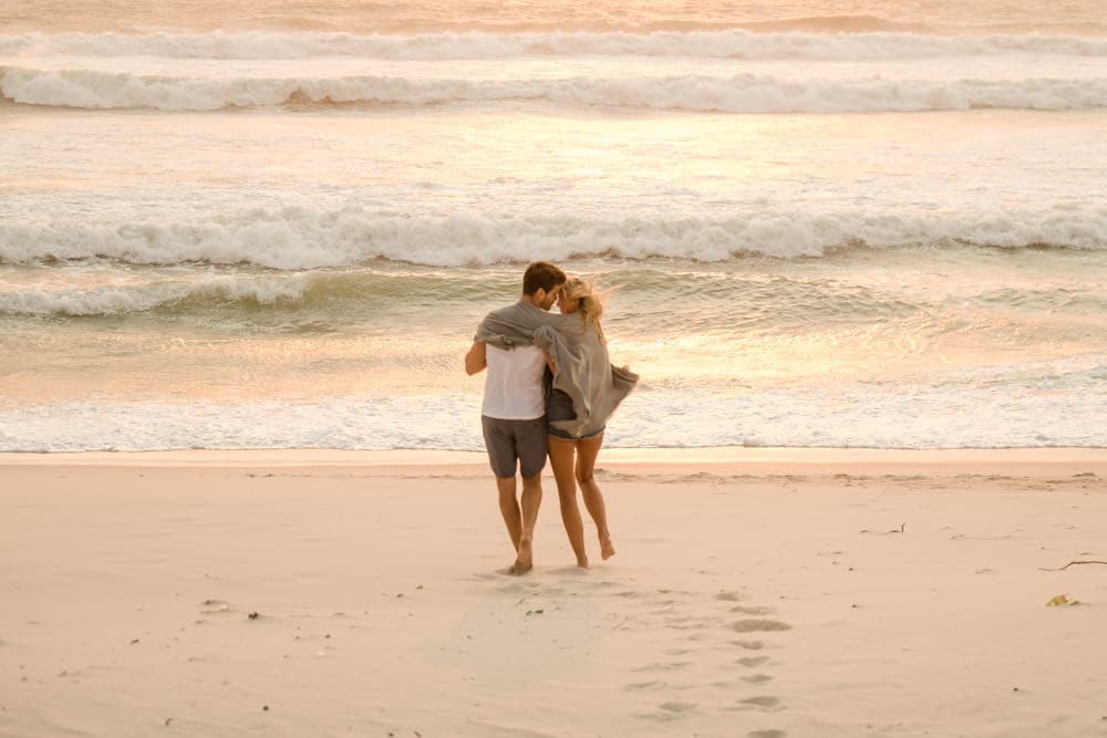 Prewedding-Fotoshooting am Meer - Hochzeitsfotografin an der Ostsee