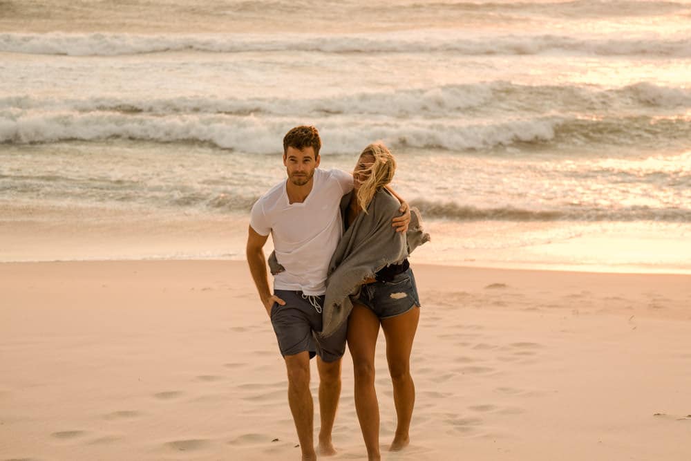Prewedding-Fotoshooting am Meer - Hochzeitsfotografin an der Ostsee