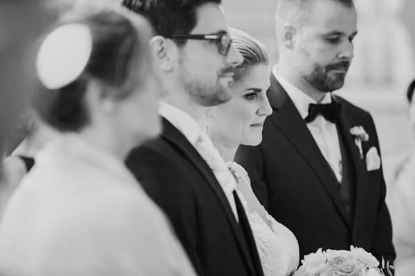 Griechisch-orthodoxe Trauzeremonie in der Kirche – traditionelle Hochzeitsmomente an der Ostsee