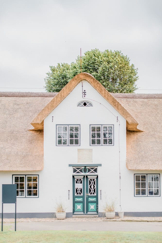 Sylter Museum Standesamt Sylt.Hochzeitsfotografin für Hochzeitsreportage auf Sylt buchen