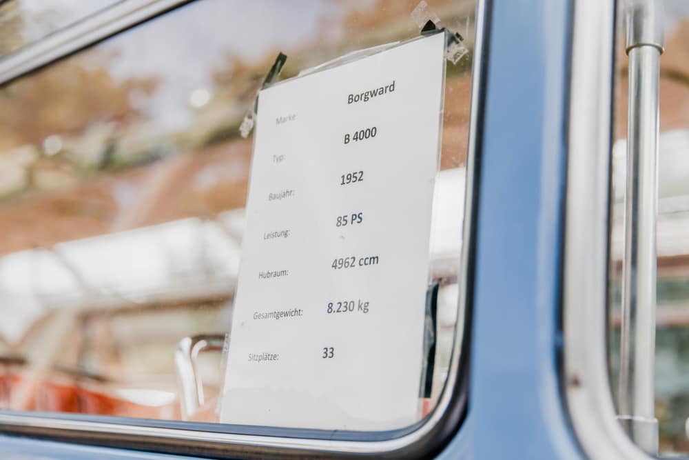Historische Busfahrt und Sightseeing für die Hochzeitsgesellschaft auf Sylt. Hochzeitsfotografin für Hochzeitsreportage auf Sylt buchen.