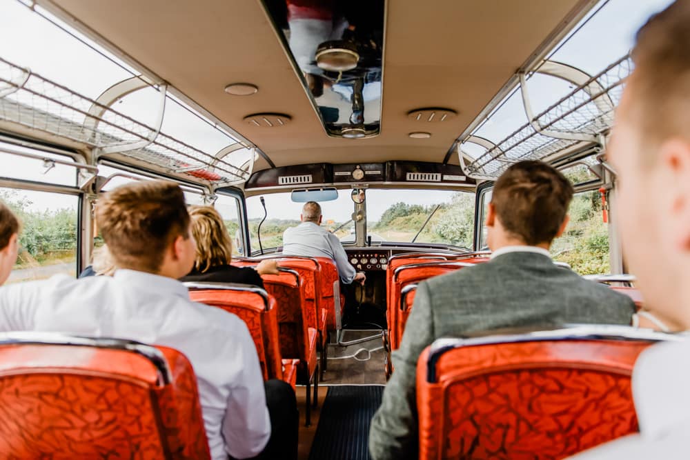 Hochzeitsfotografin für Hochzeitsreportage auf Sylt buchen. Historische Busfahrt und Sightseeing für die Hochzeitsgesellschaft auf Sylt