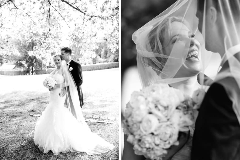 Brautpaar posiert romantisch im Garten – natürliche Hochzeitsfotografie von einer Hochzeitsfotografin aus Kiel